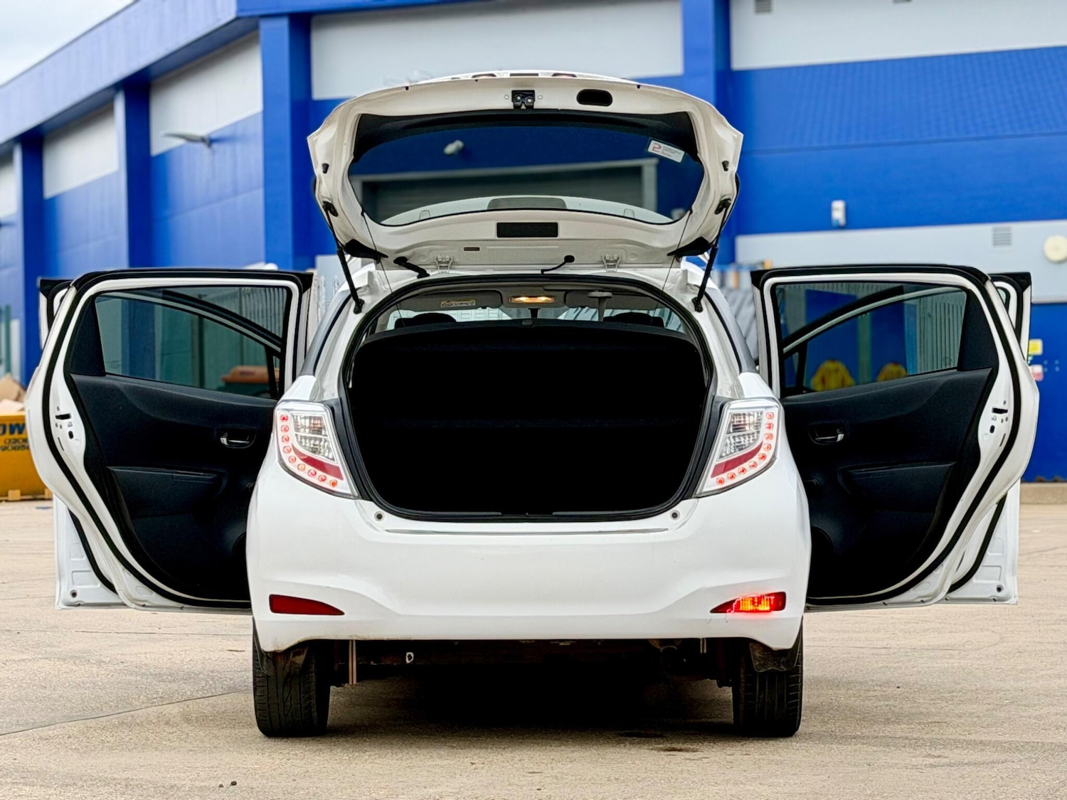 Used Toyota Yaris 2013 for sale - 77908637: Photo 9