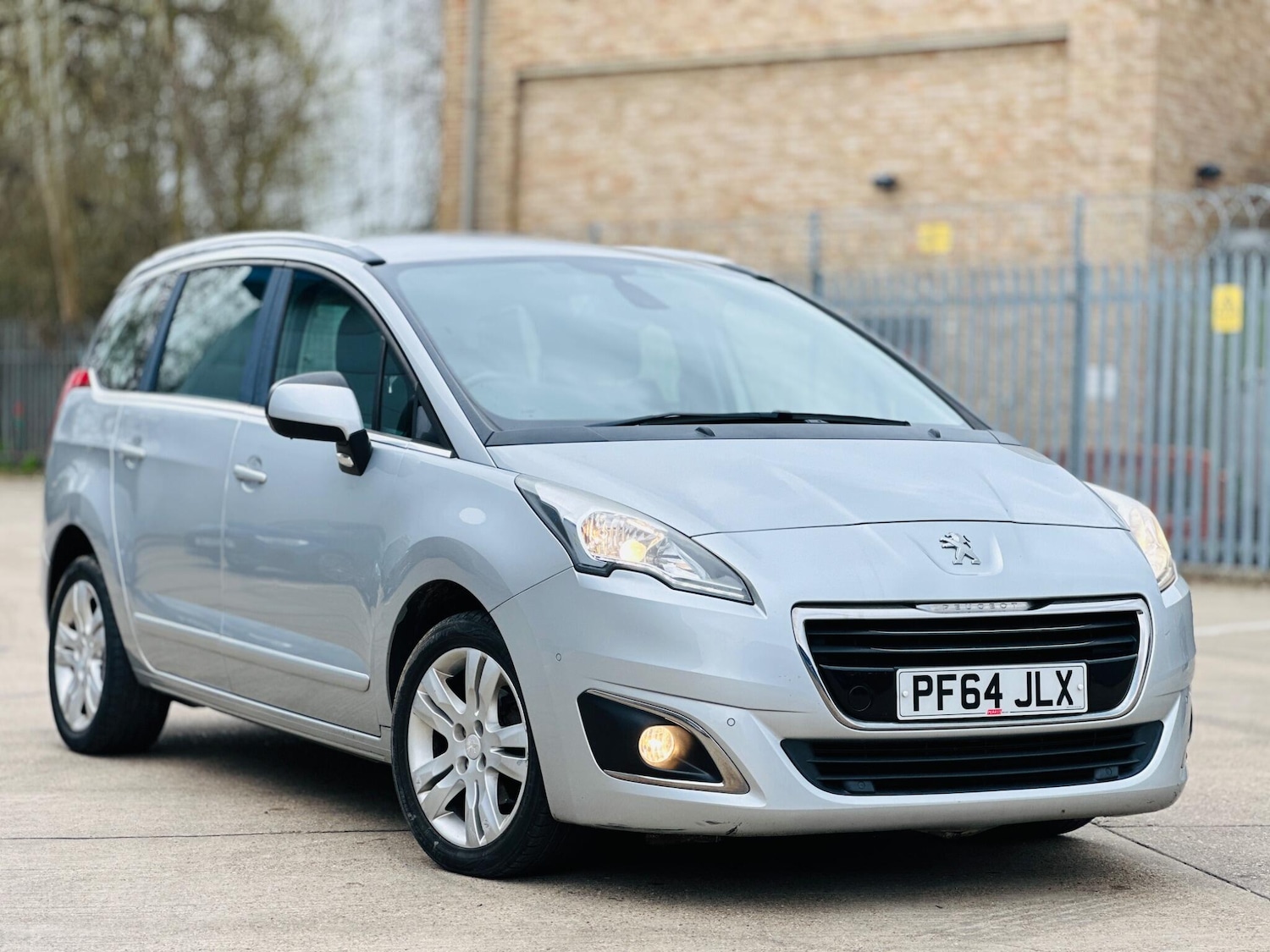 Used Peugeot 5008 2014 for sale - 77684137: Photo 41