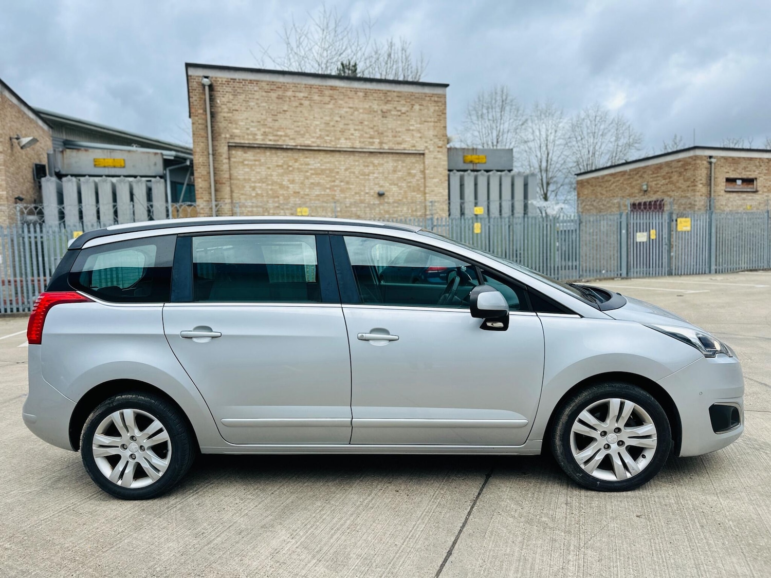 Used Peugeot 5008 2014 for sale - 77684137: Photo 47