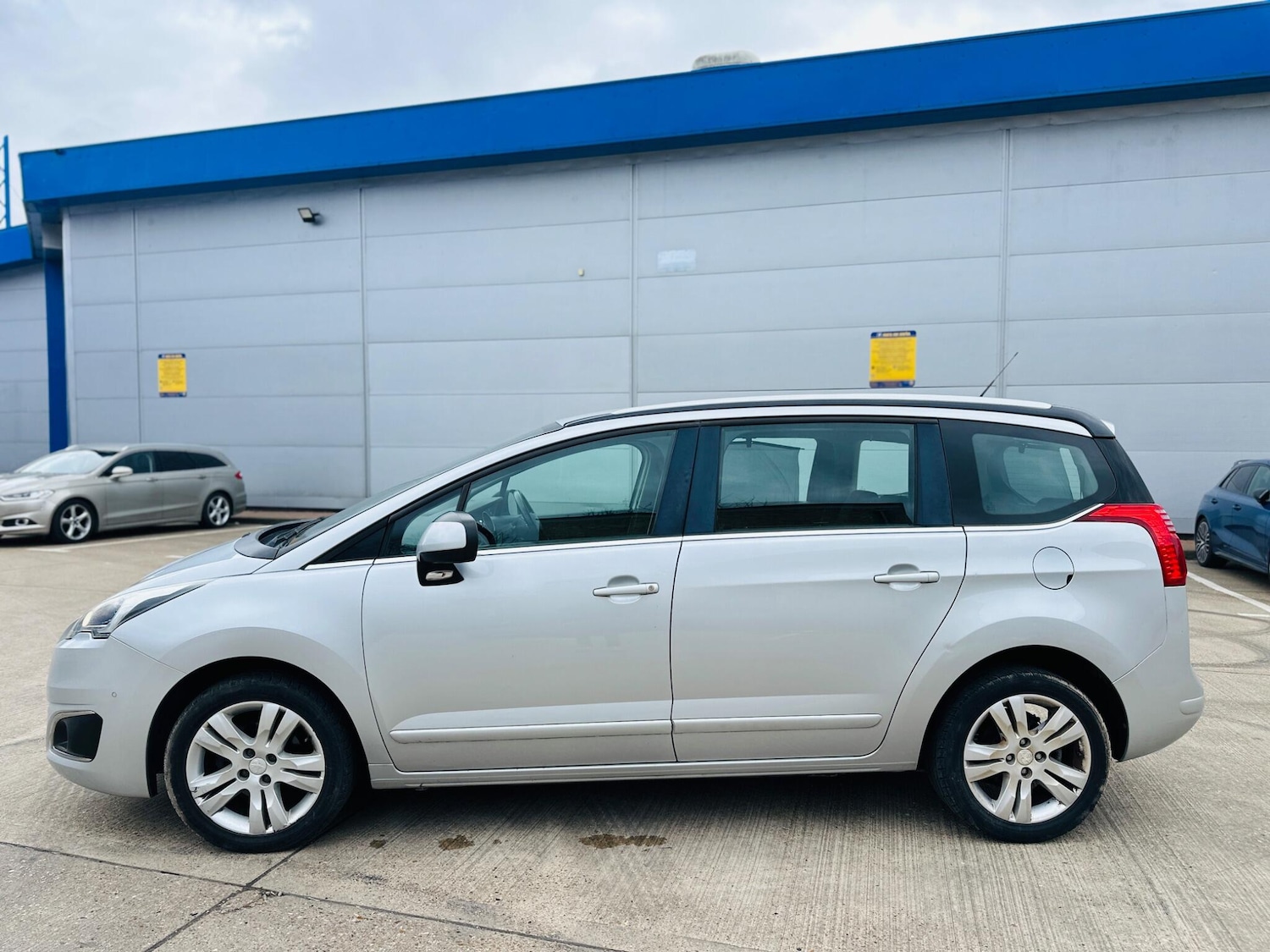 Used Peugeot 5008 2014 for sale - 77684137: Photo 48