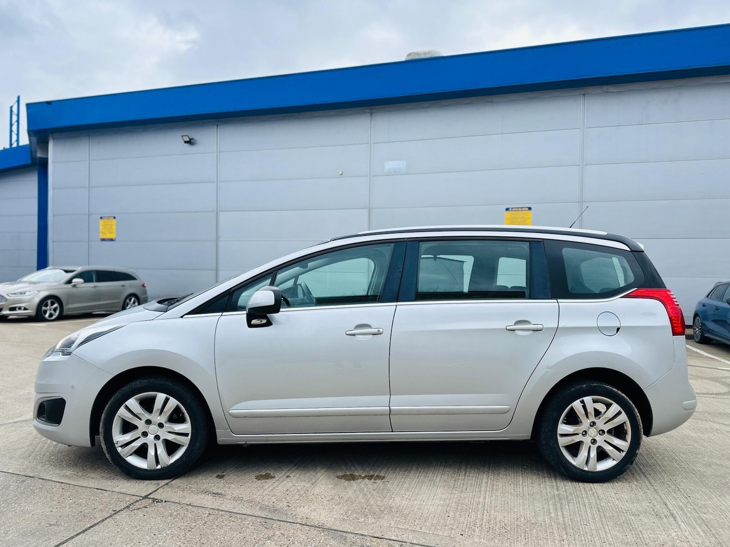 Used Peugeot 5008 2014 for sale - 77684137: Photo 9