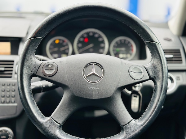 Used Mercedes-Benz C Class 2010 for sale - 76259850: Photo 14