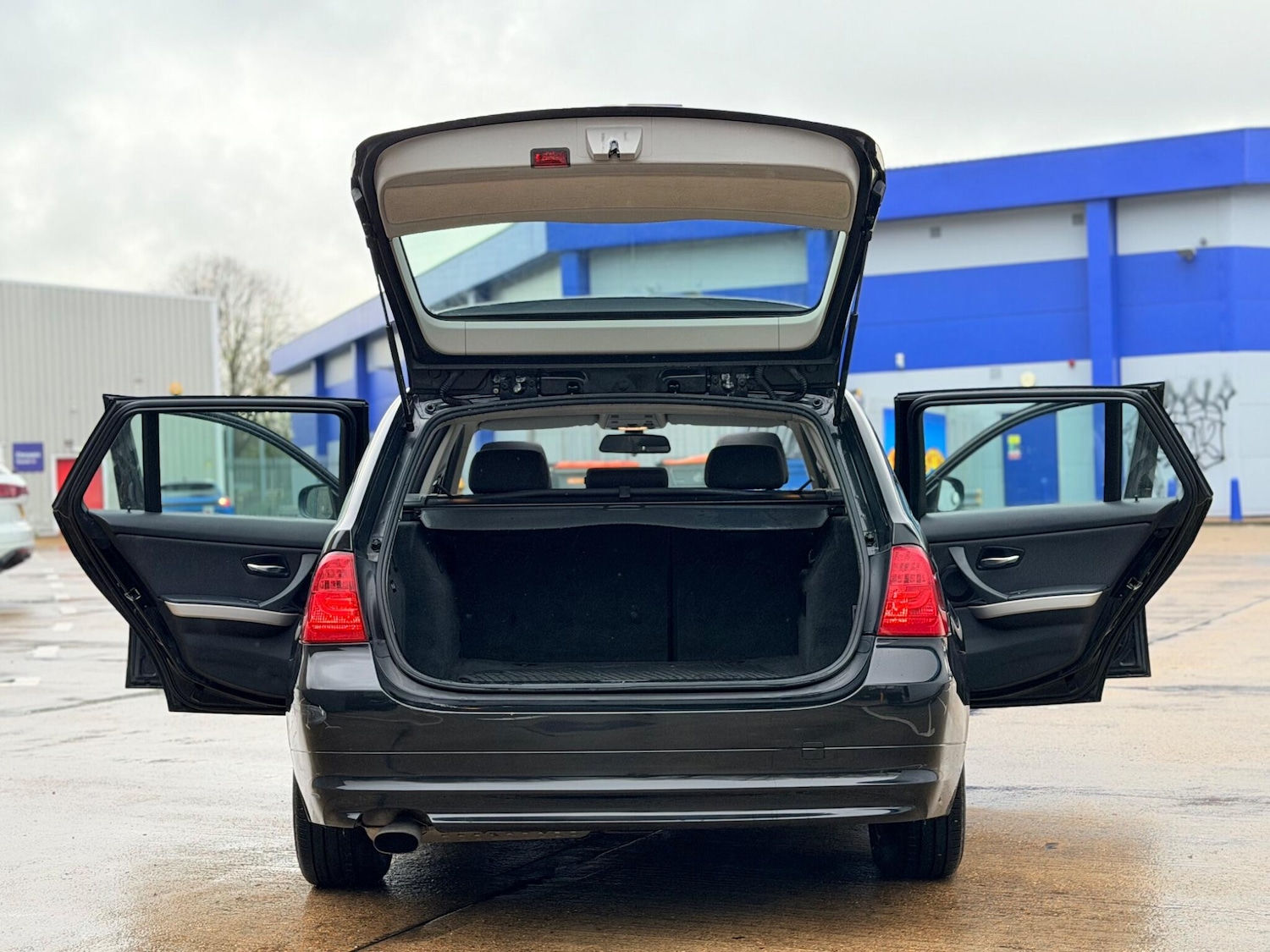 Used BMW 3 Series 2011 for sale - 77424865: Photo 11