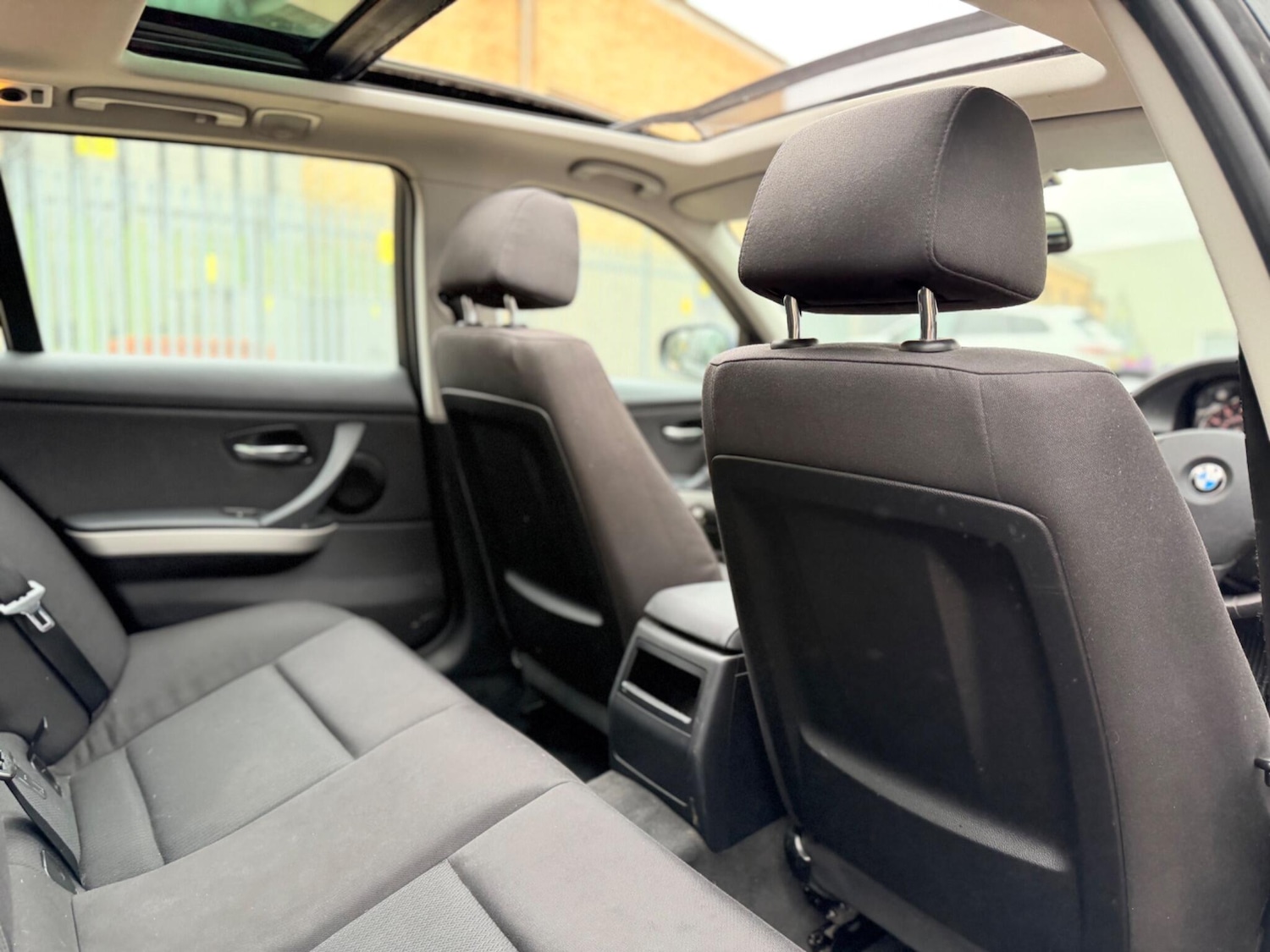 Used BMW 3 Series 2011 for sale - 77424865: Photo 32