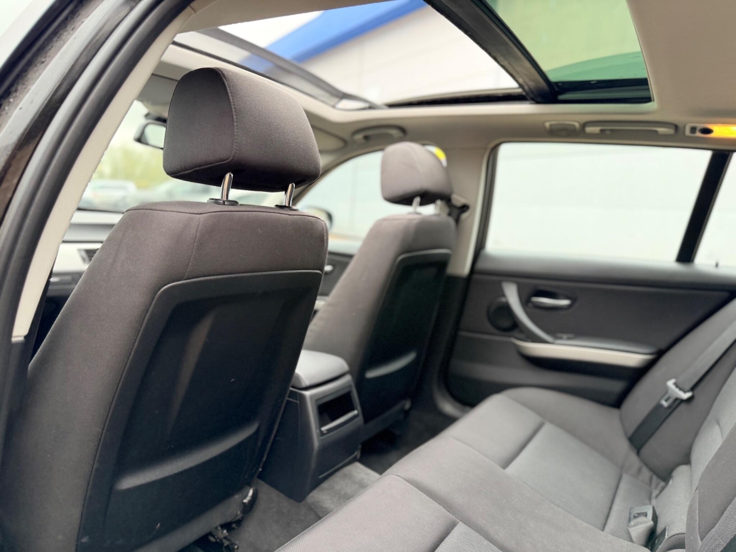 Used BMW 3 Series 2011 for sale - 77424865: Photo 34