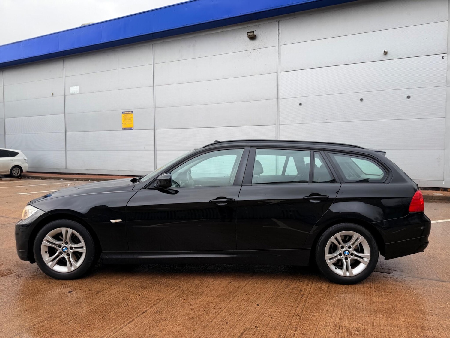 Used BMW 3 Series 2011 for sale - 77424865: Photo 45