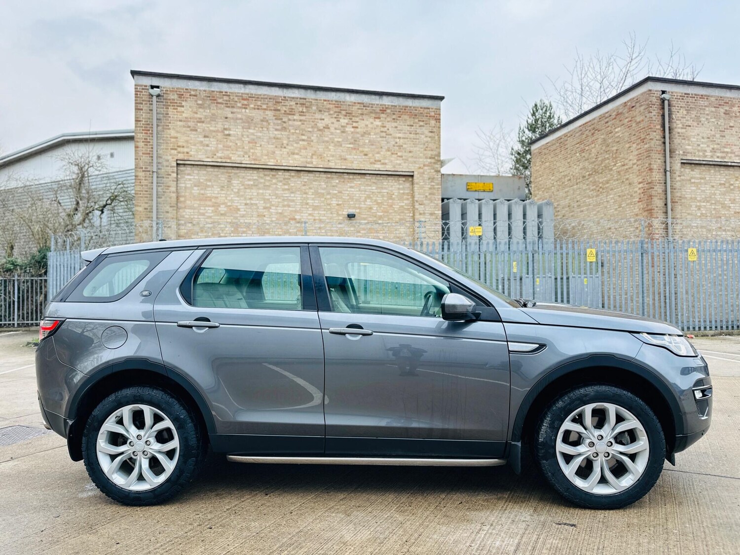 Used Land Rover Discovery Sport 2015 for sale - 77386569: Photo 8