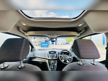 Used Ford Grand Tourneo Connect 2016 for sale - 78492689: Photo