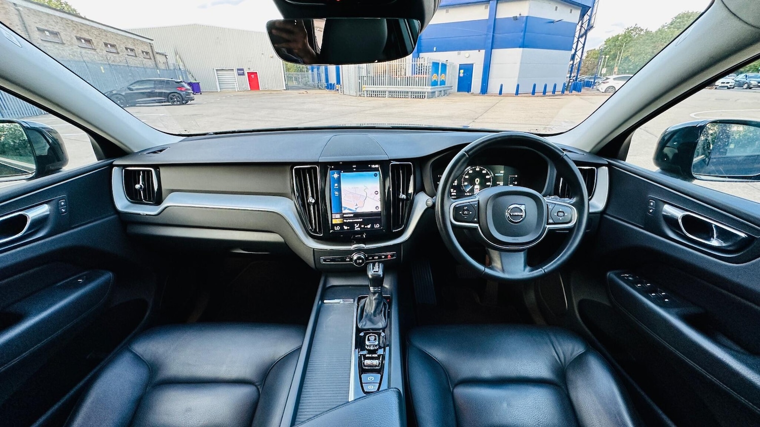 Used Volvo XC60 2018 for sale - 76269605: Photo 3