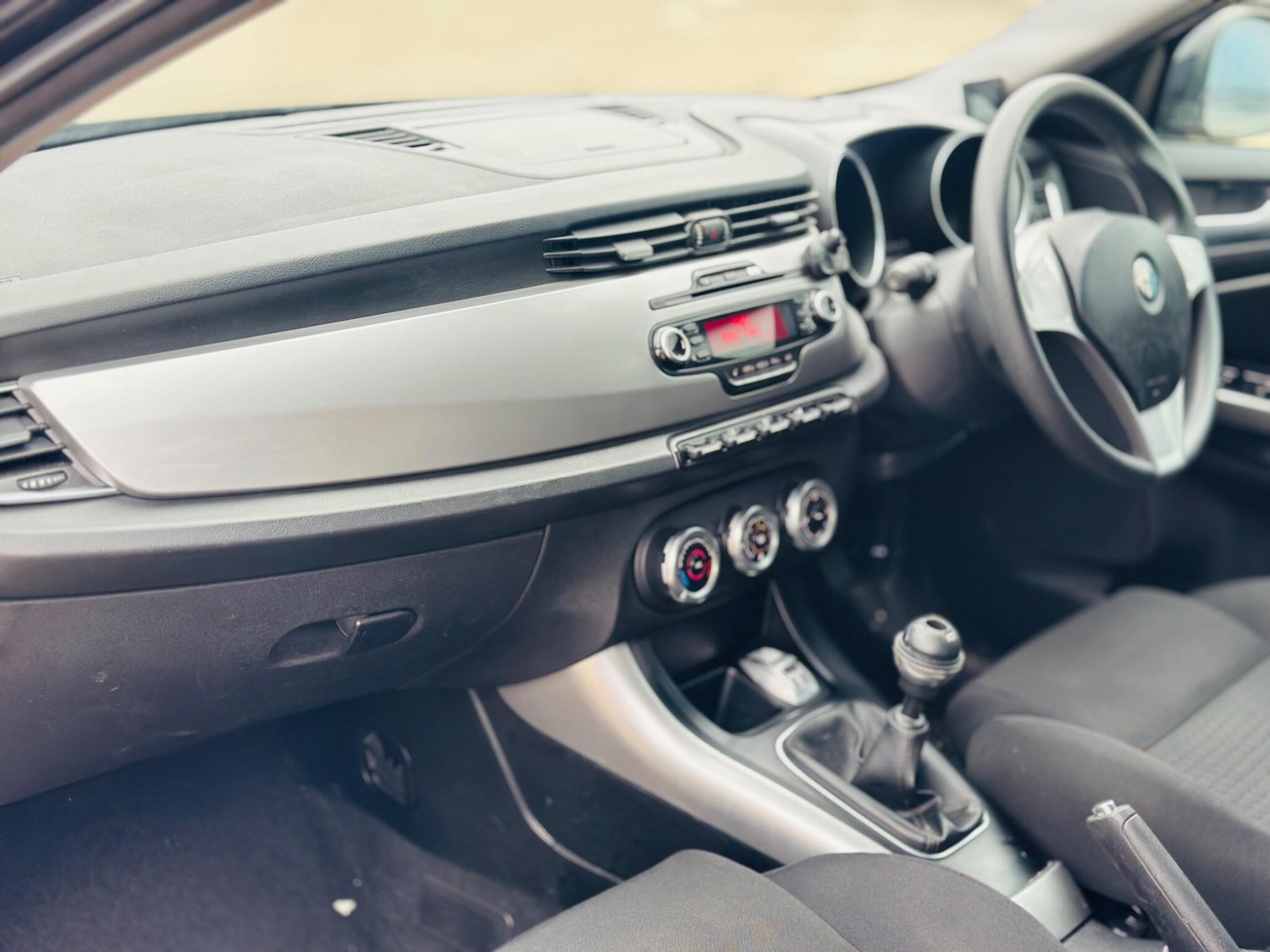 Used Alfa Romeo Giulietta 2010 for sale - 77510836: Photo 24