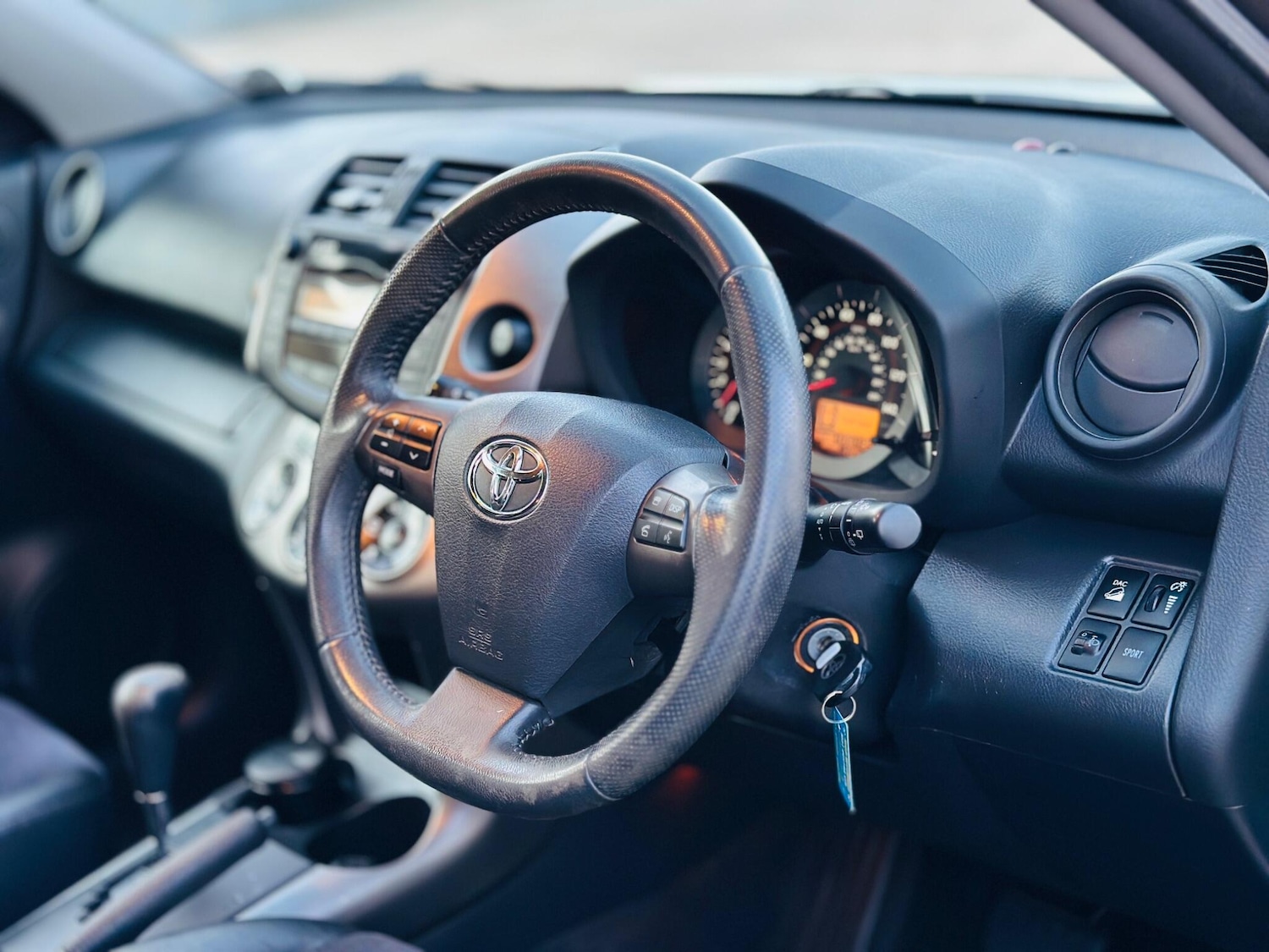 Used Toyota RAV4 2010 for sale - 76024341: Photo 22