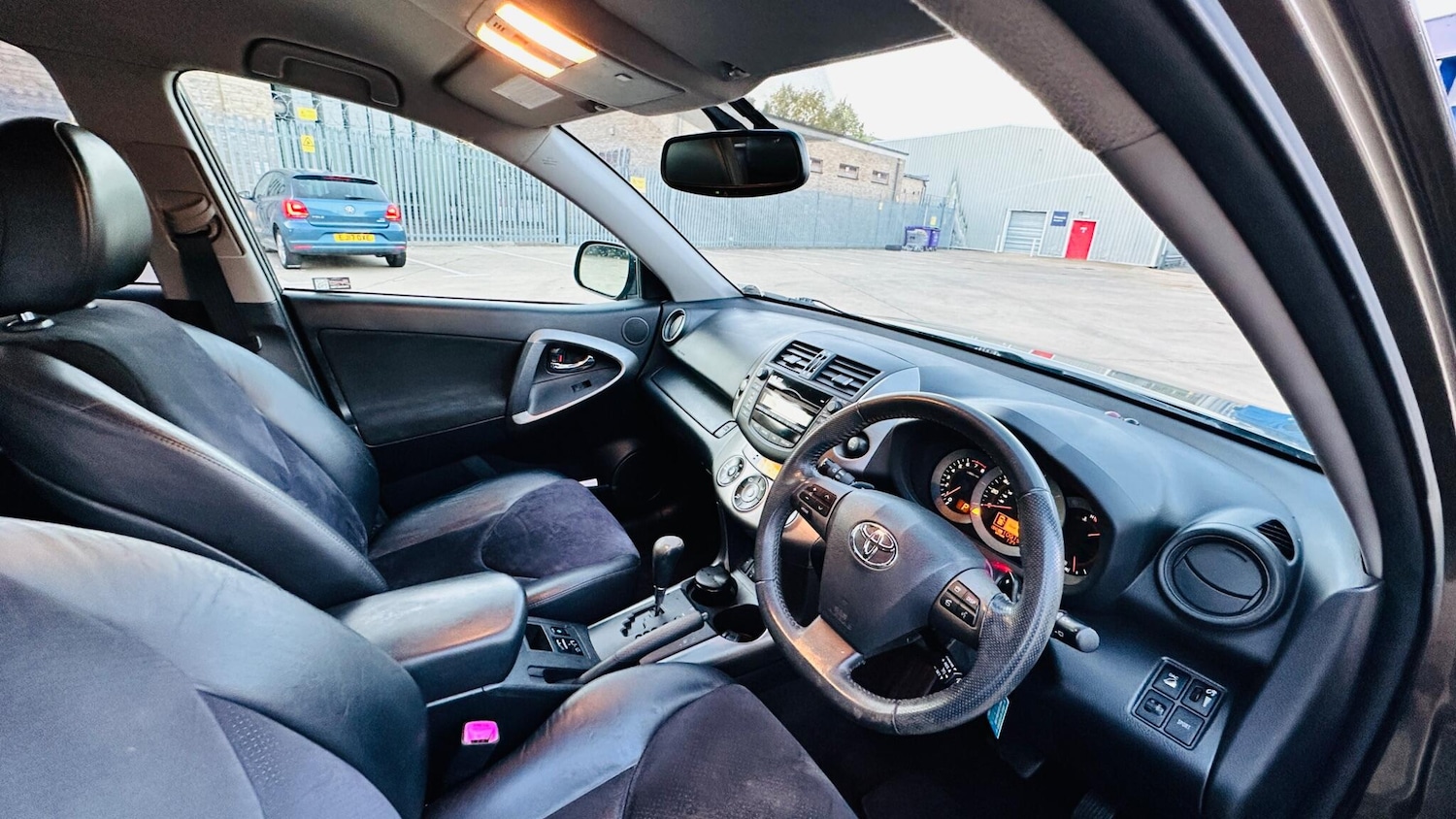 Used Toyota RAV4 2010 for sale - 76024341: Photo 24