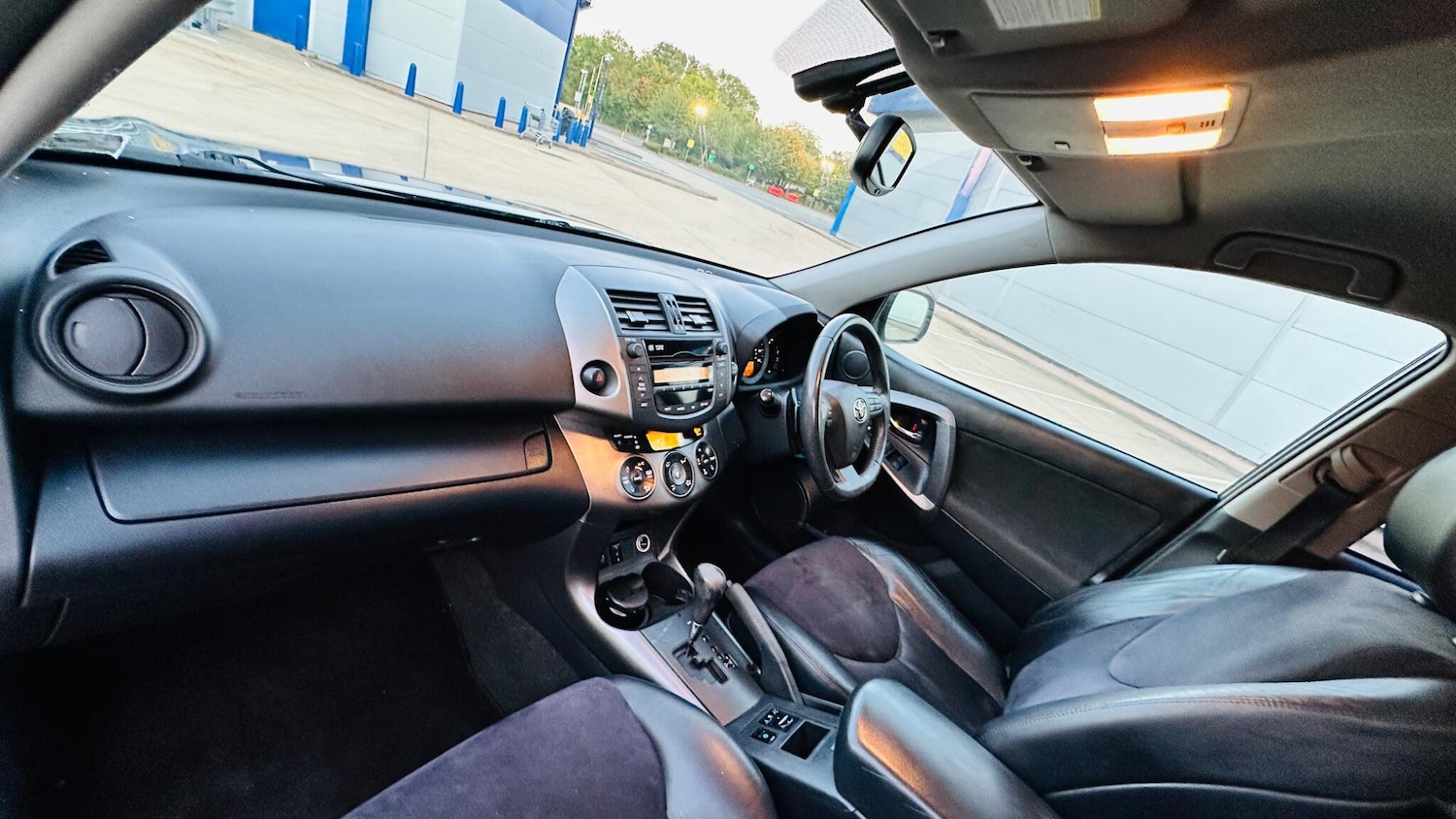 Used Toyota RAV4 2010 for sale - 76024341: Photo 27