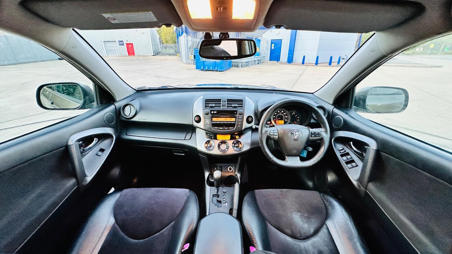 Used Toyota RAV4 2010 for sale - 76024341: Photo 28