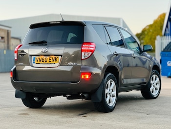 Used Toyota RAV4 2010 for sale - 76024341: Photo 4