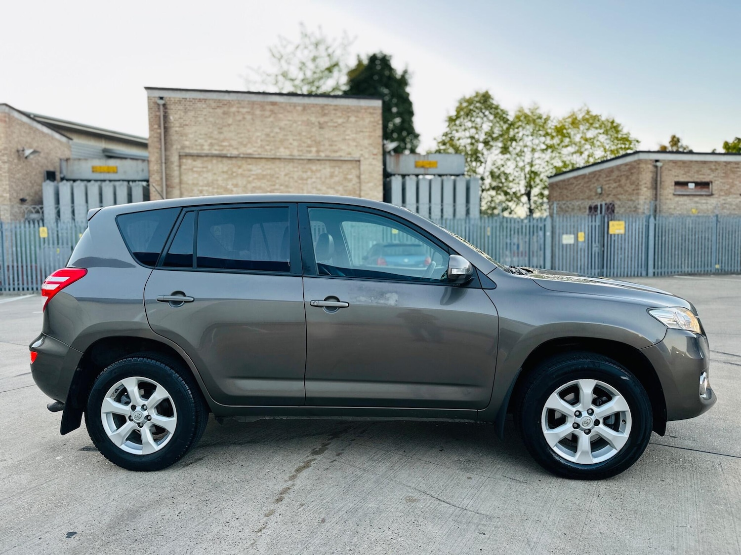 Used Toyota RAV4 2010 for sale - 76024341: Photo 8
