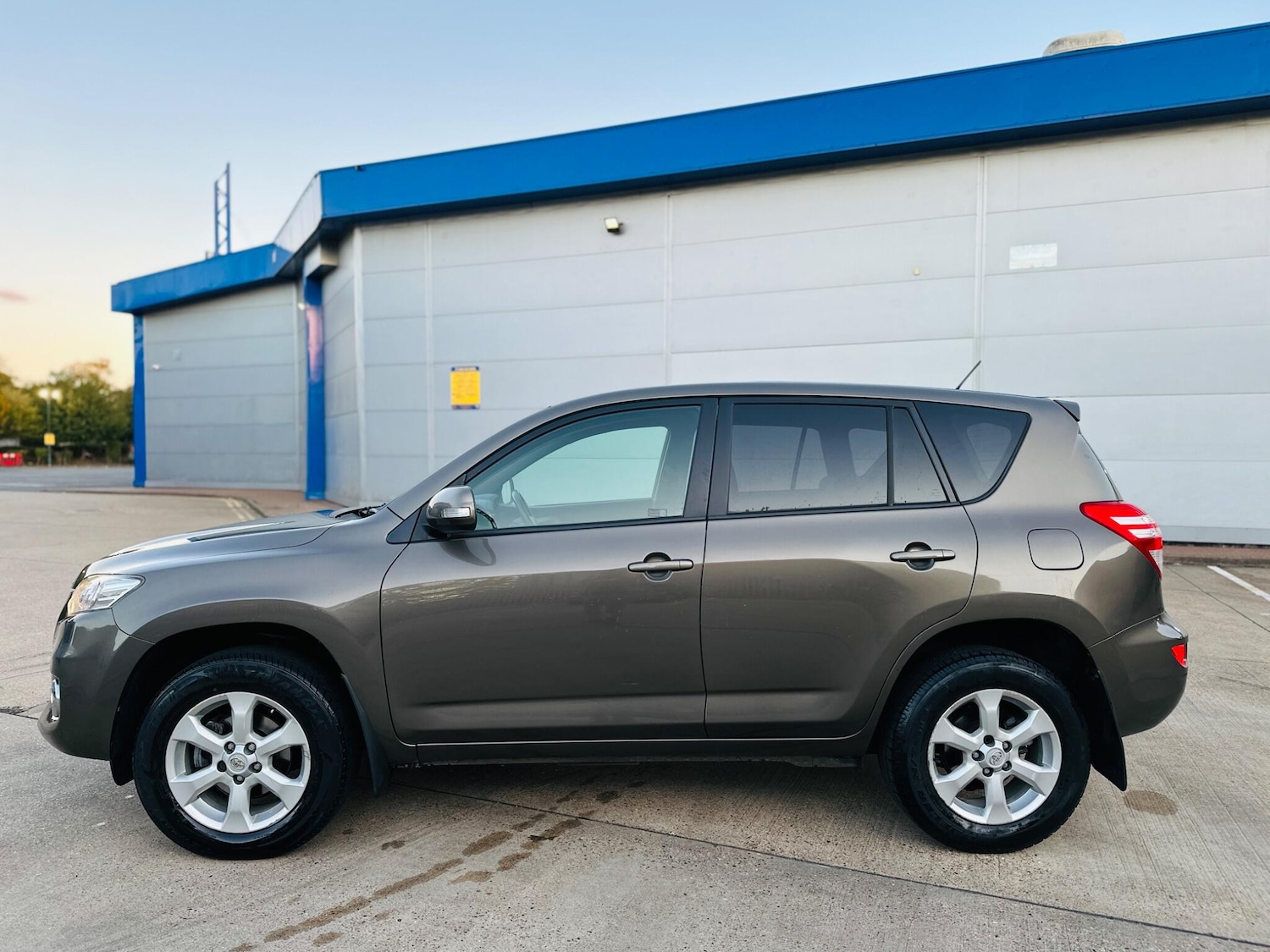 Used Toyota RAV4 2010 for sale - 76024341: Photo 9