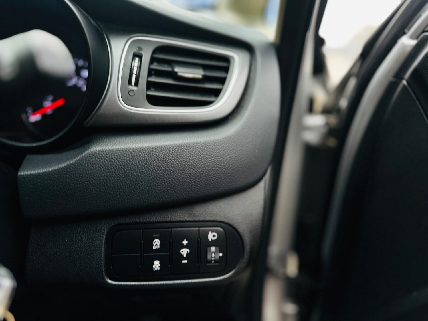 Used Kia Carens 2015 for sale - 77202608: Photo 16