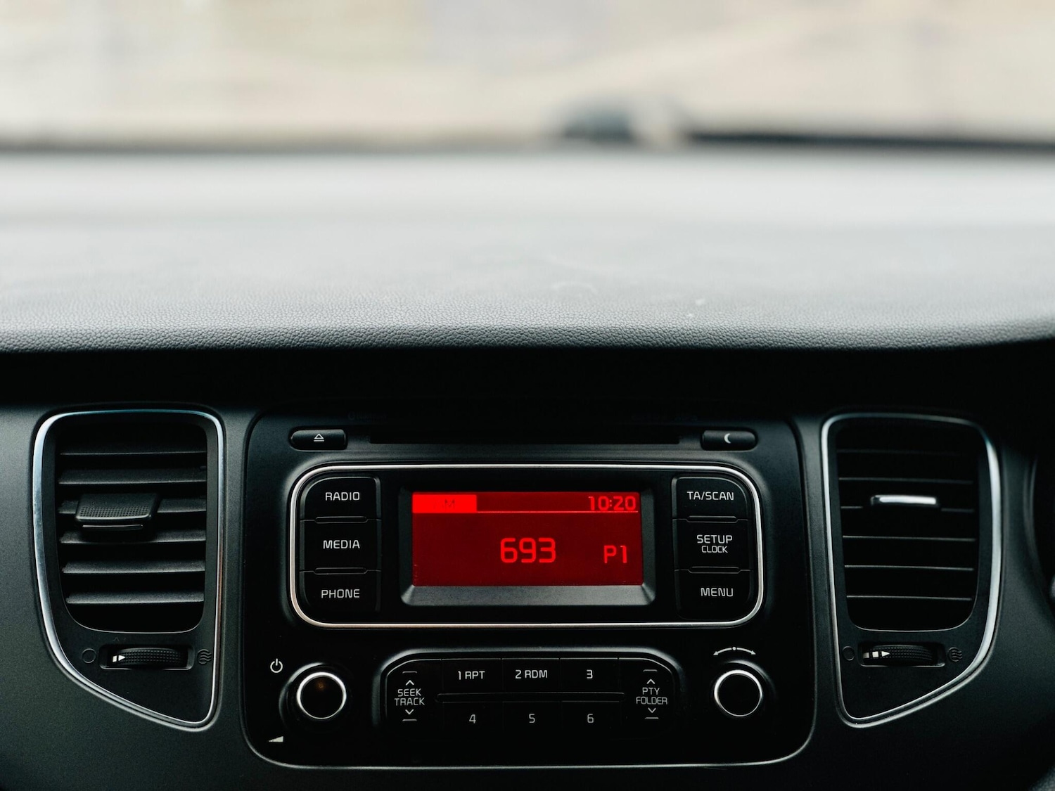 Used Kia Carens 2015 for sale - 77202608: Photo 18