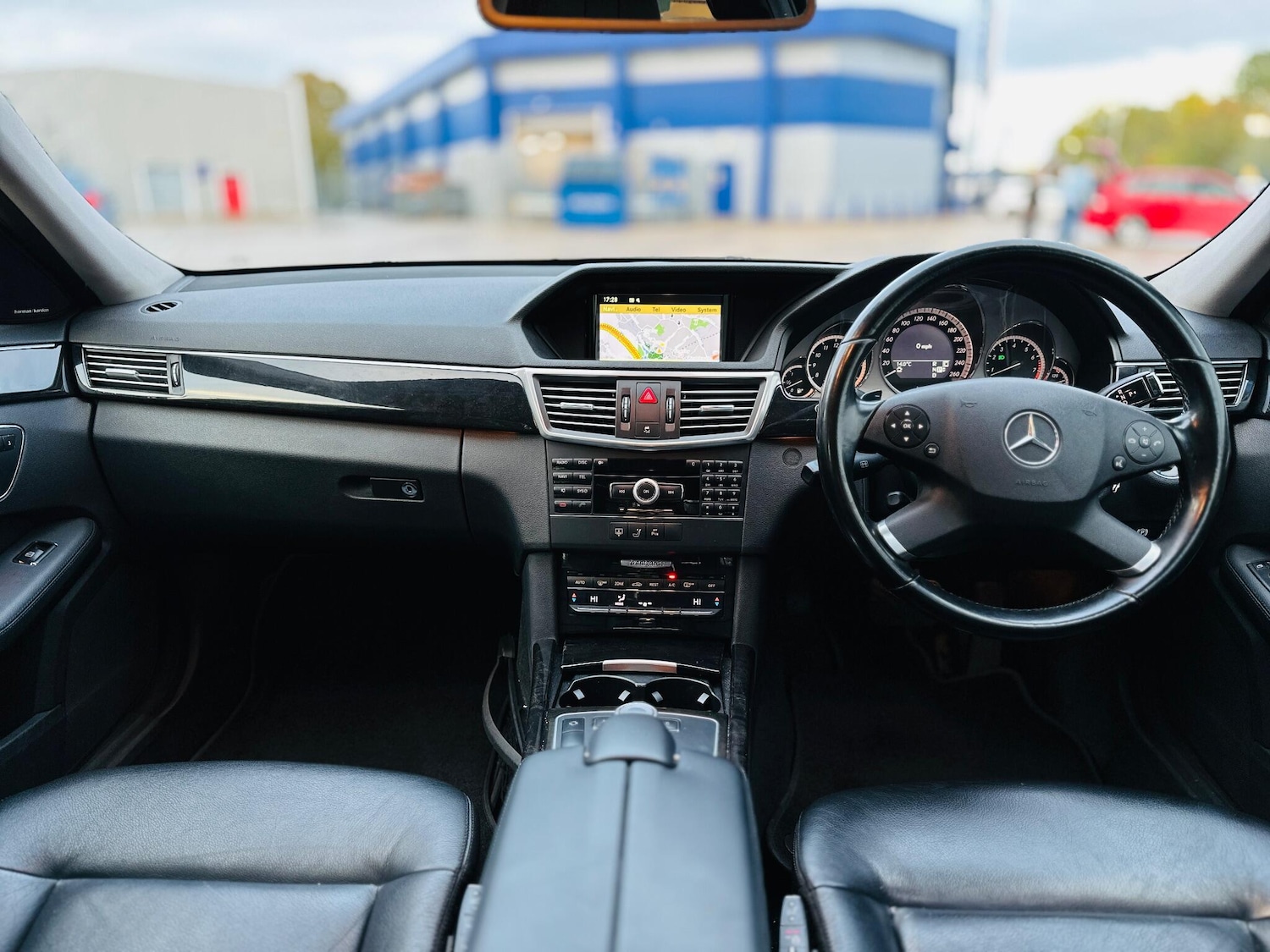 Used Mercedes-Benz E Class 2015 for sale - 76326224: Photo 24