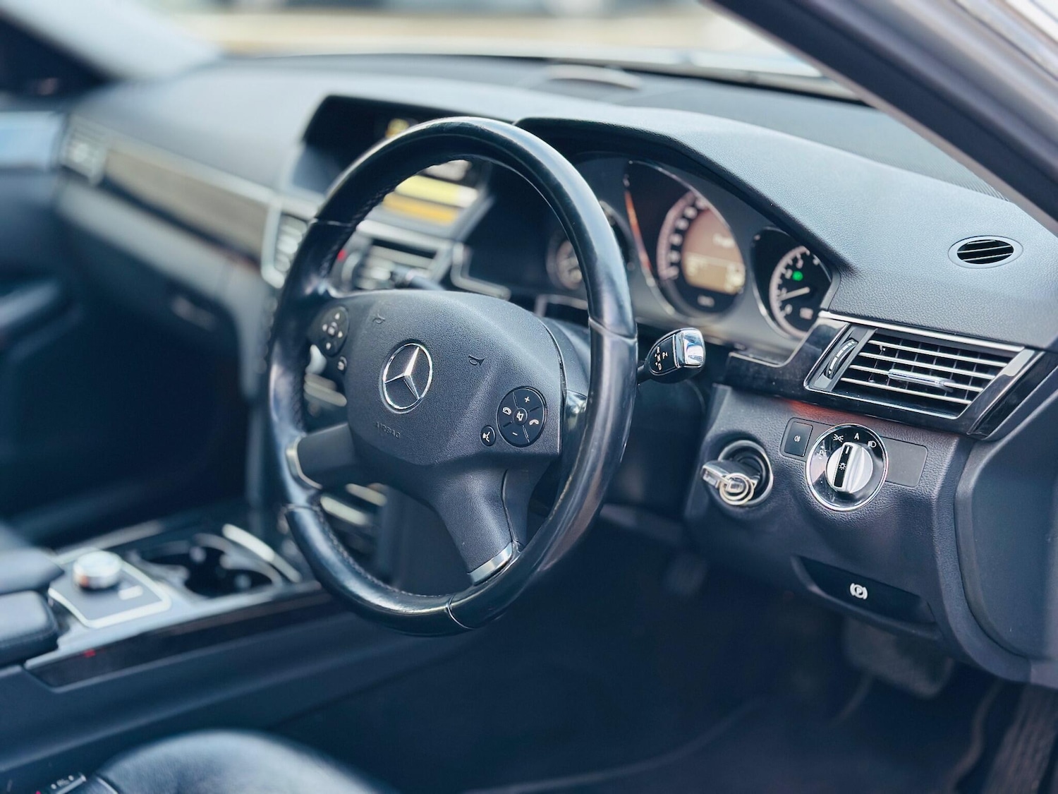 Used Mercedes-Benz E Class 2015 for sale - 76326224: Photo 25