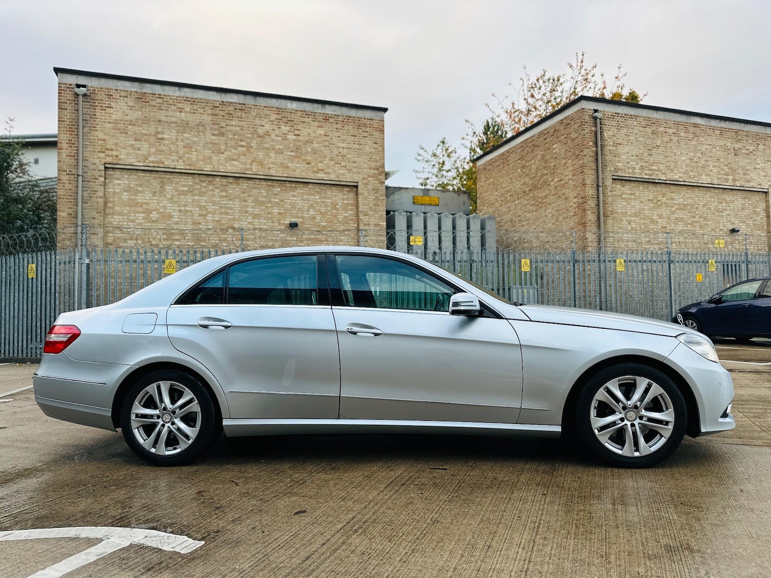 Used Mercedes-Benz E Class 2015 for sale - 76326224: Photo 8
