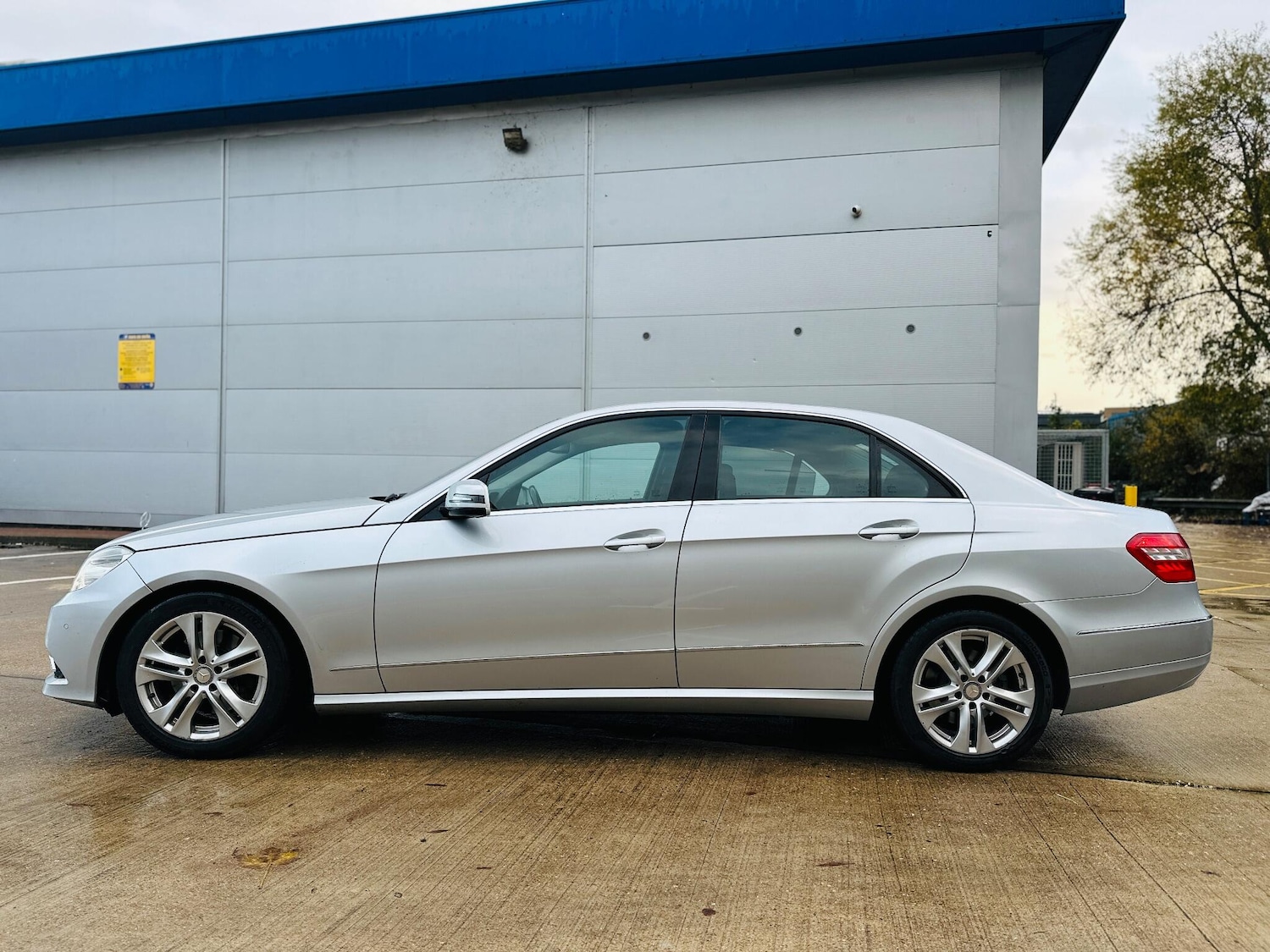 Used Mercedes-Benz E Class 2015 for sale - 76326224: Photo 9