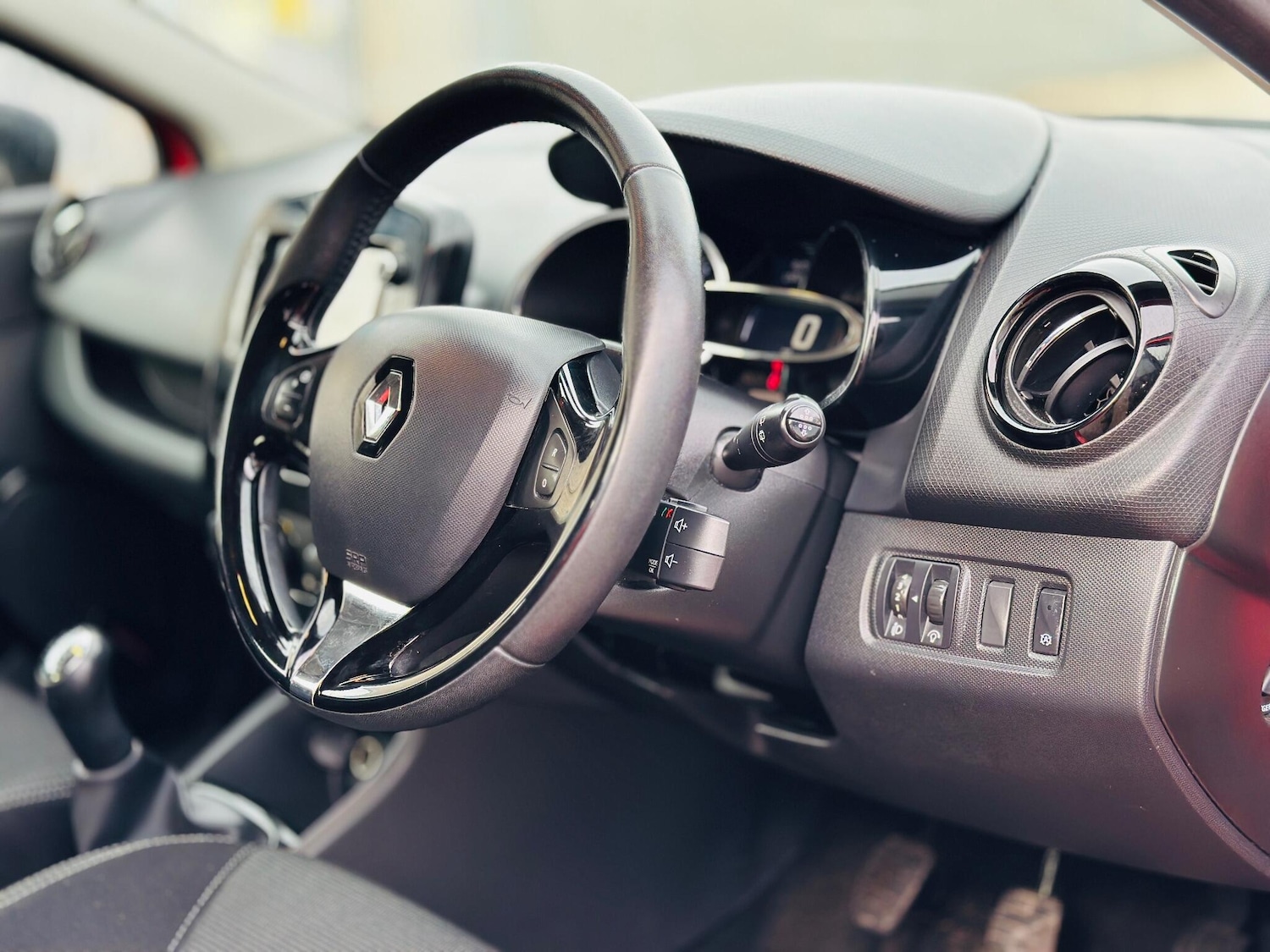 Used Renault Clio 2014 for sale - 77084408: Photo 47