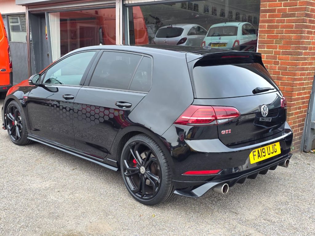 Used Volkswagen Golf 2019 for sale - 76245047: Photo 2