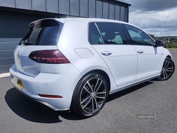 Used Volkswagen Golf 2017 for sale - 76271107: Photo 4