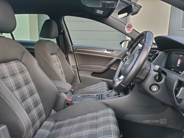 Used Volkswagen Golf 2017 for sale - 77684713: Photo 6