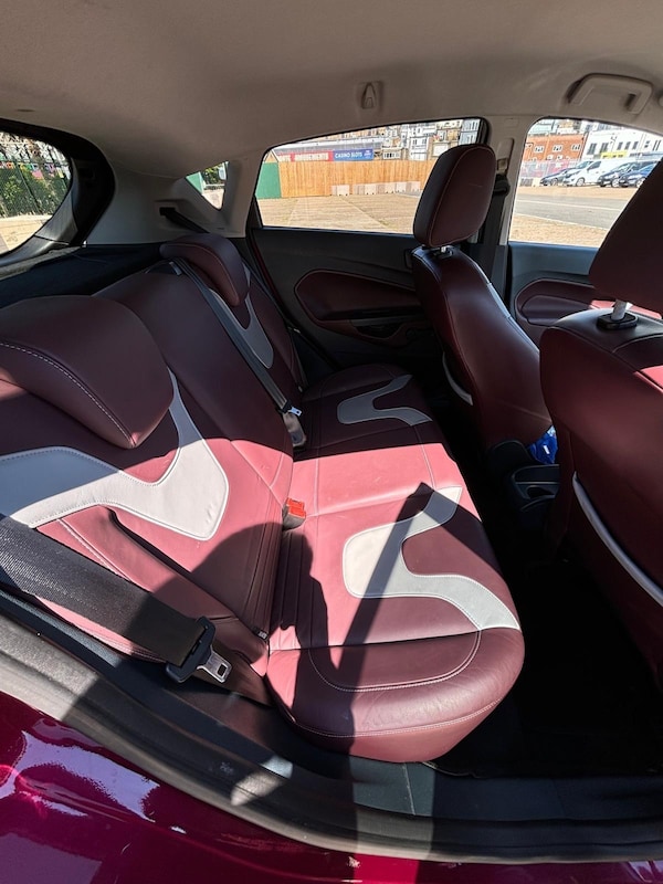 Used Ford Fiesta 2010 for sale - 75675374: Photo 6