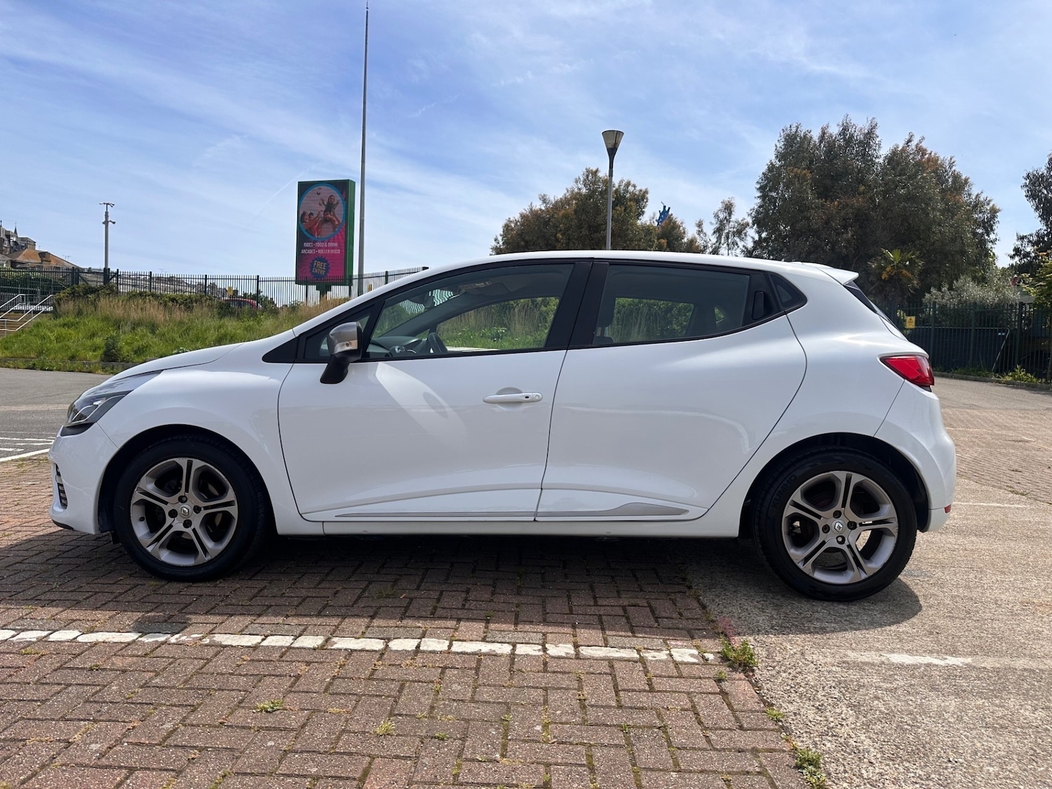 Used Renault Clio 2015 for sale - 77196490: Photo 4