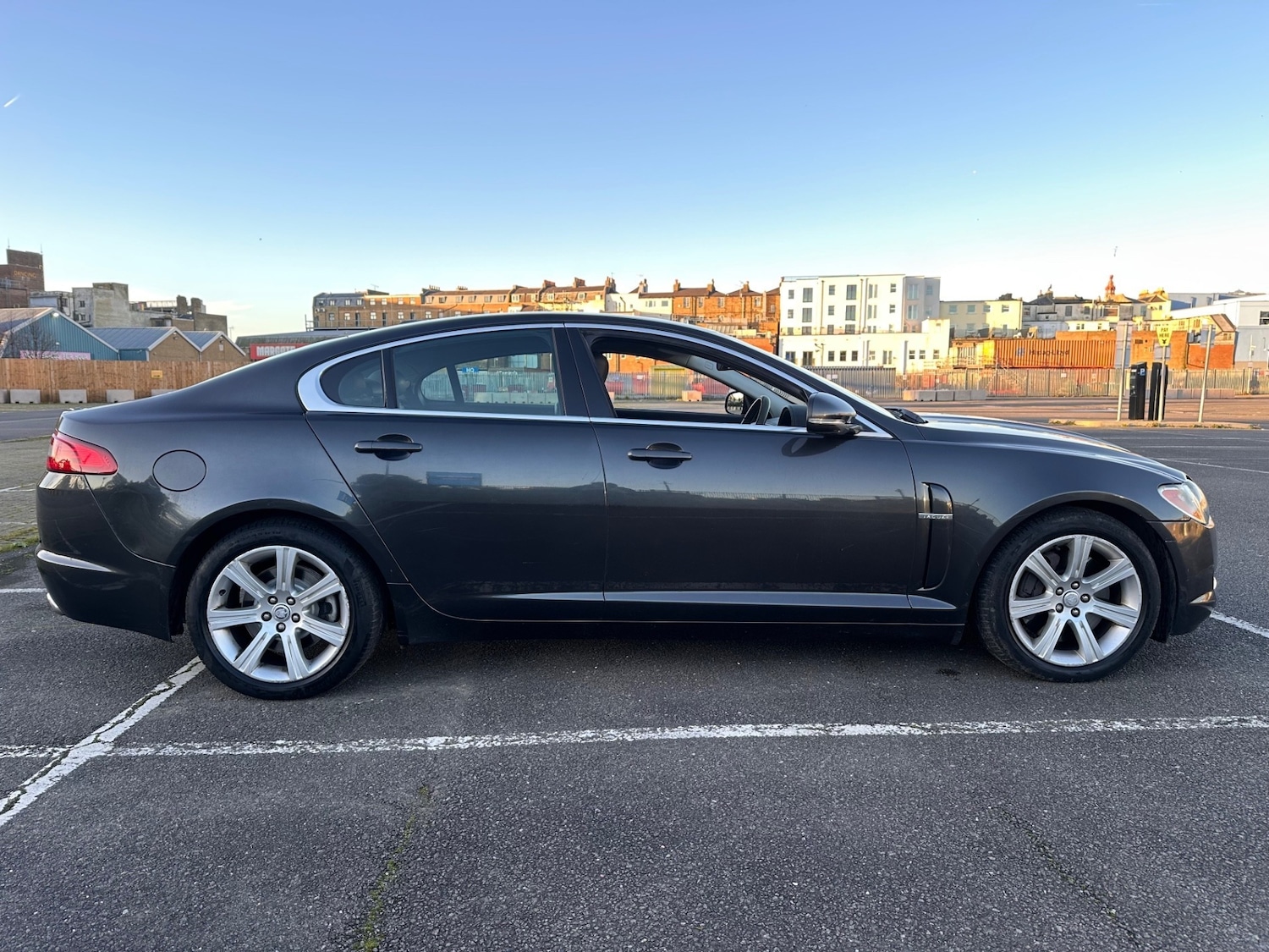 Used Jaguar XF 2010 for sale - 76921559: Photo 3