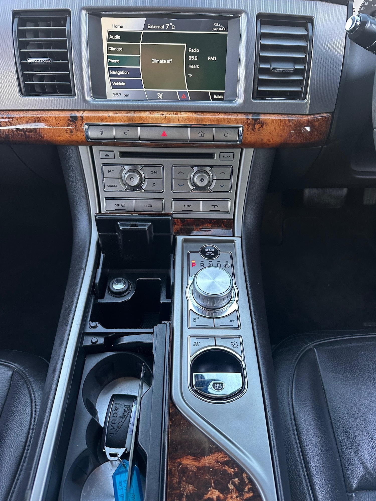 Used Jaguar XF 2010 for sale - 76921559: Photo 8