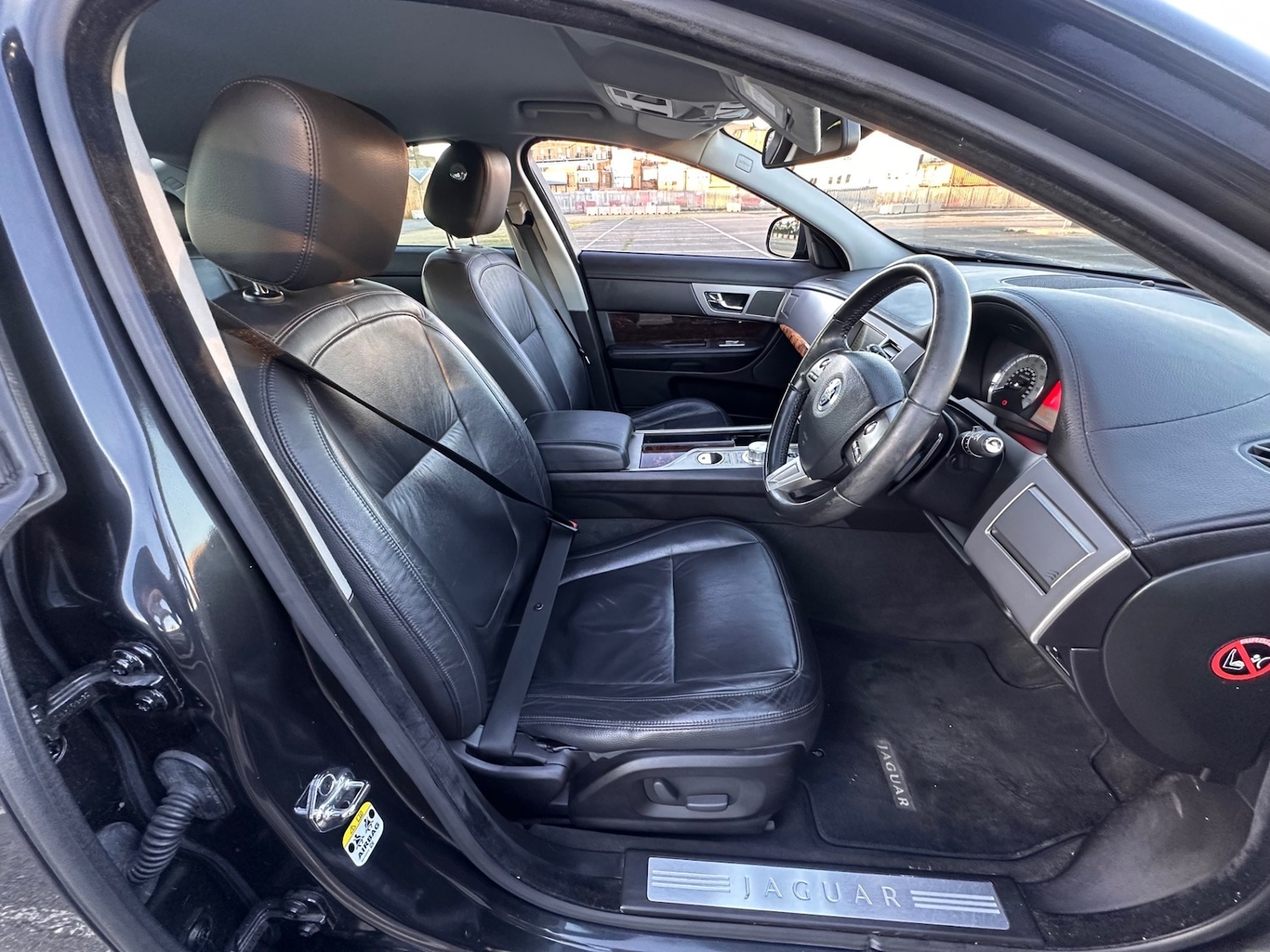 Used Jaguar XF 2010 for sale - 76921559: Photo 9