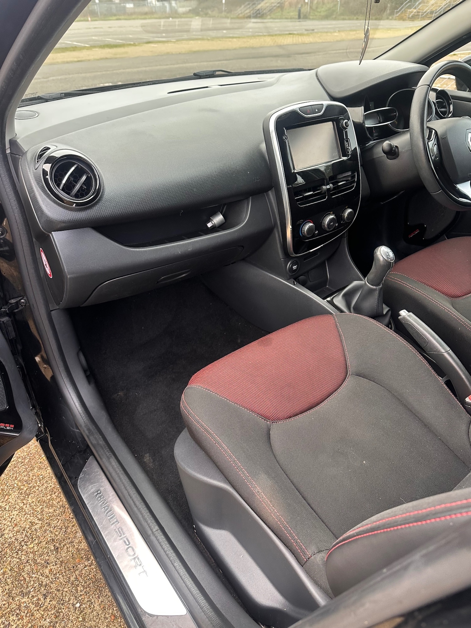 Used Renault Clio 2015 for sale - 76589185: Photo 6