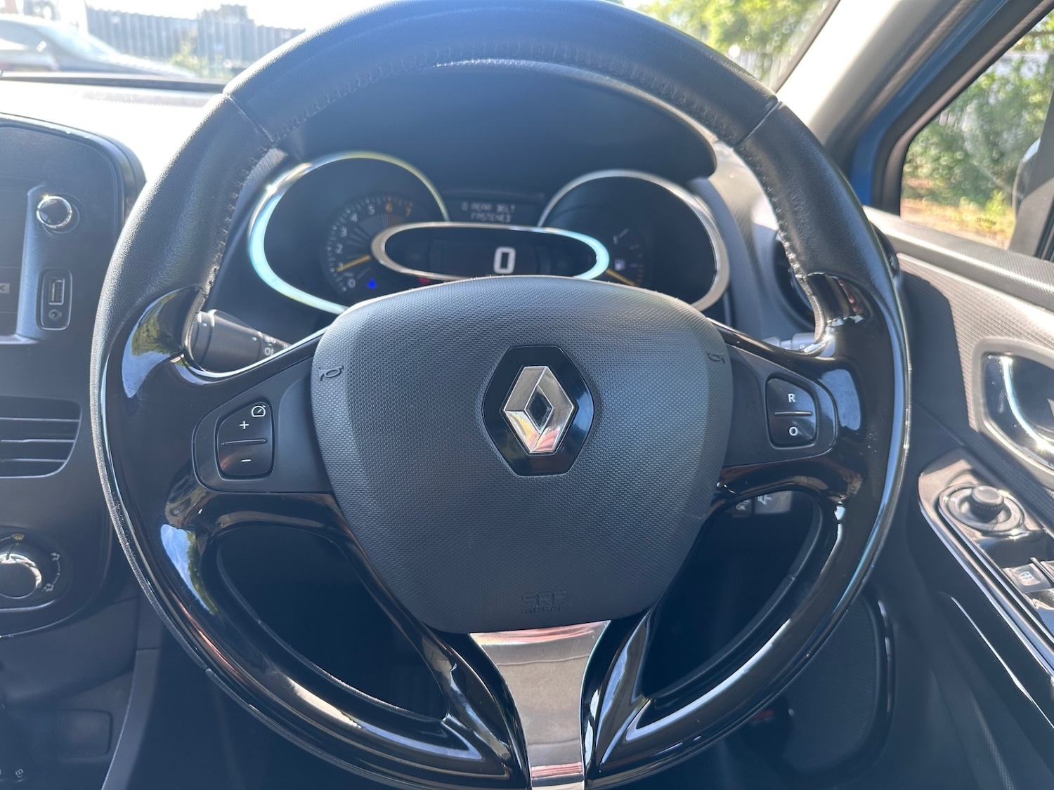 Used Renault Clio 2014 for sale - 76564983: Photo 10