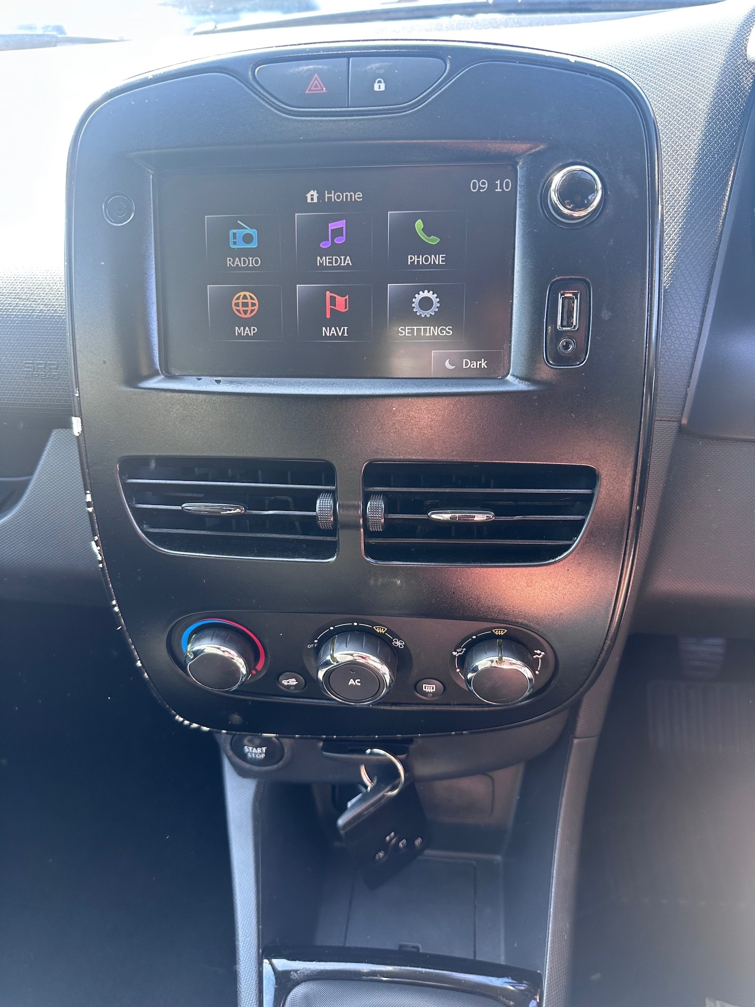 Used Renault Clio 2014 for sale - 76564983: Photo 13