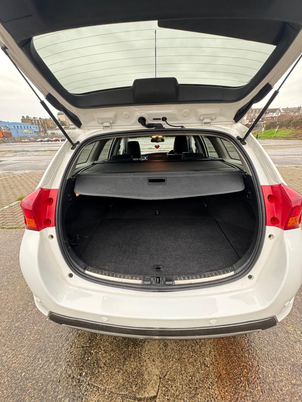 Used Toyota Auris 2014 for sale - 76611466: Photo 9