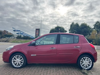 Used Renault Clio 2010 for sale - 76352105: Photo