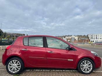 Used Renault Clio 2010 for sale - 76352105: Photo