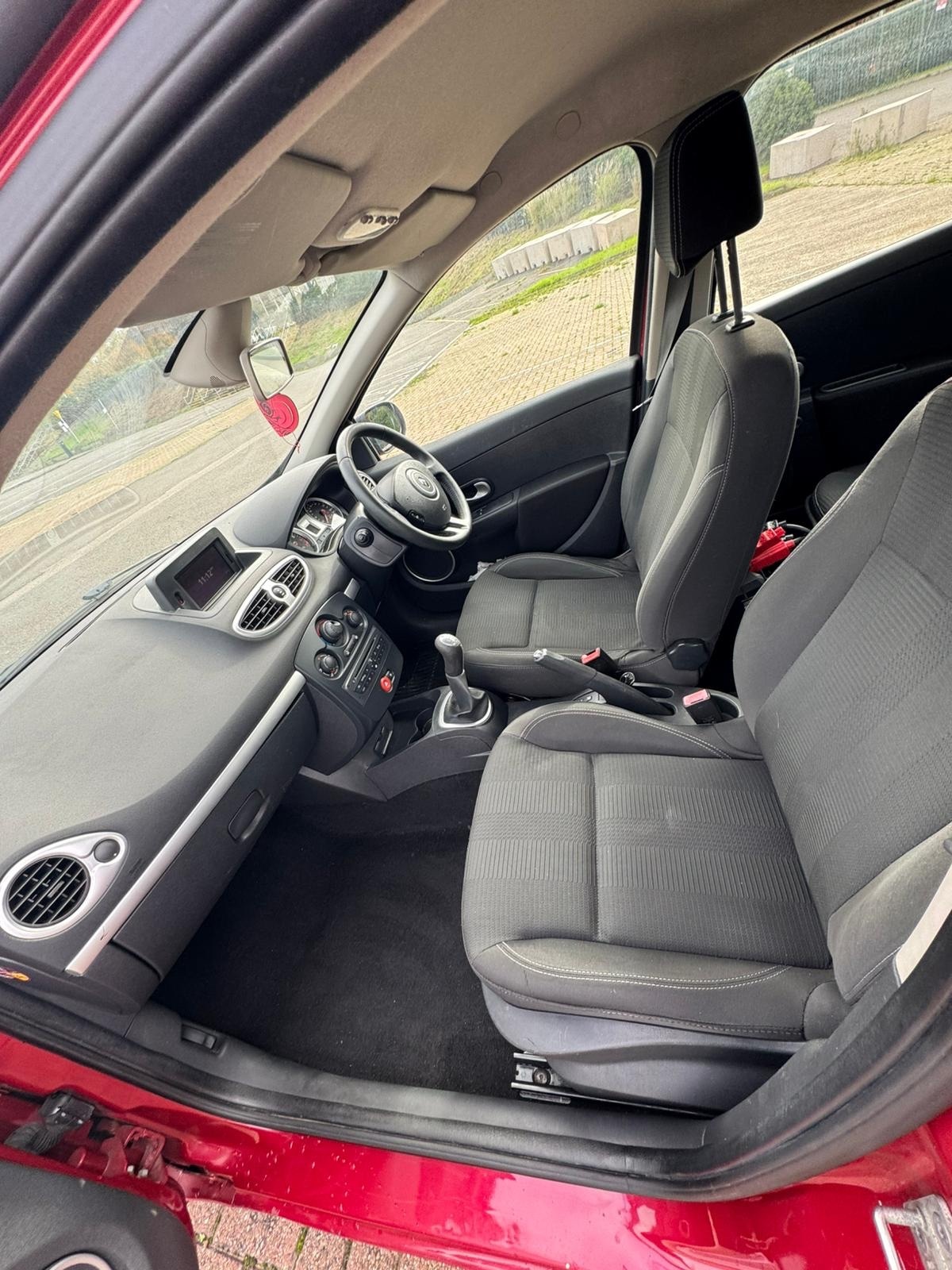 Used Renault Clio 2010 for sale - 76352105: Photo 8