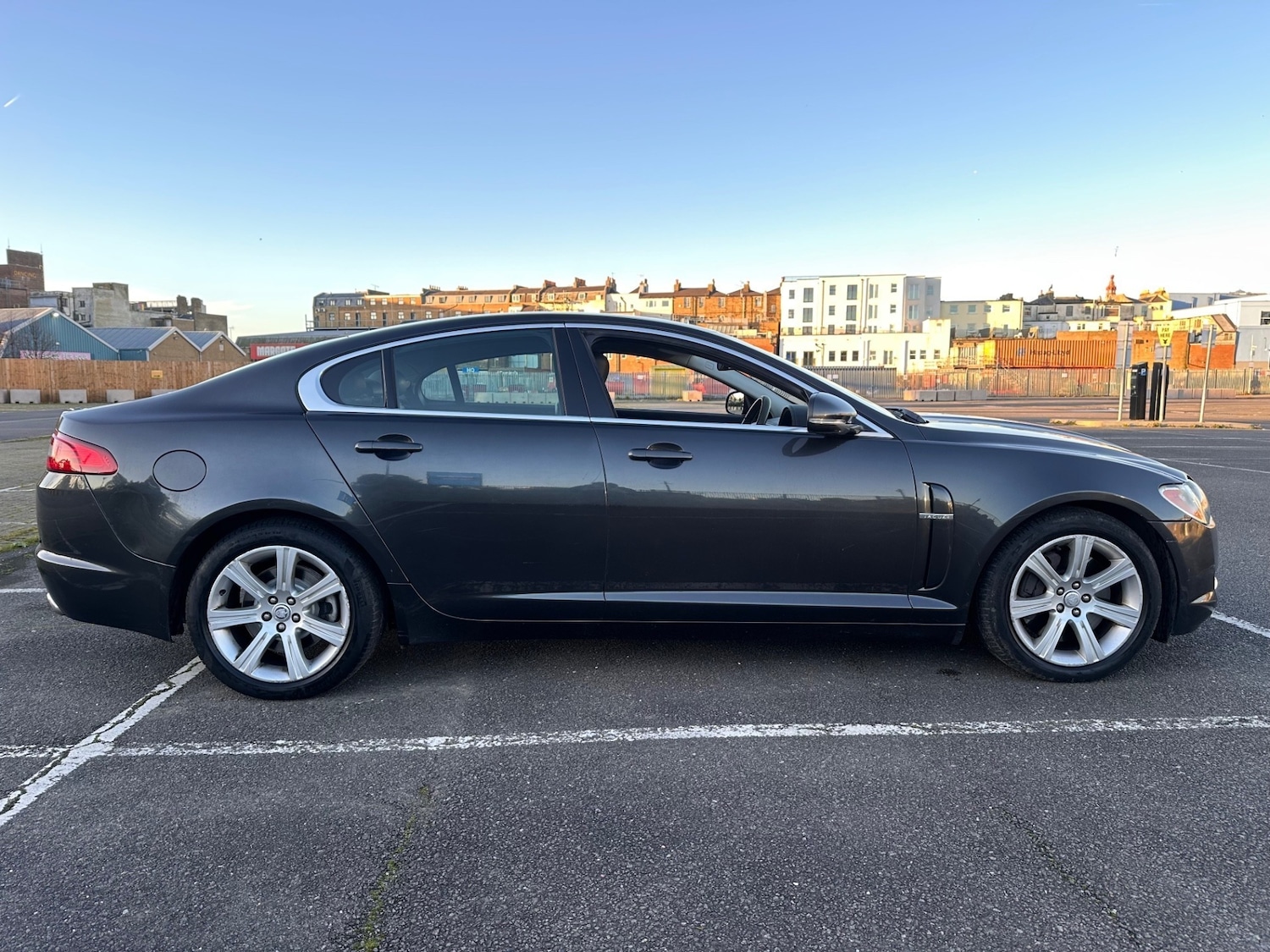 Used Jaguar XF 2010 for sale - 76143322: Photo 5