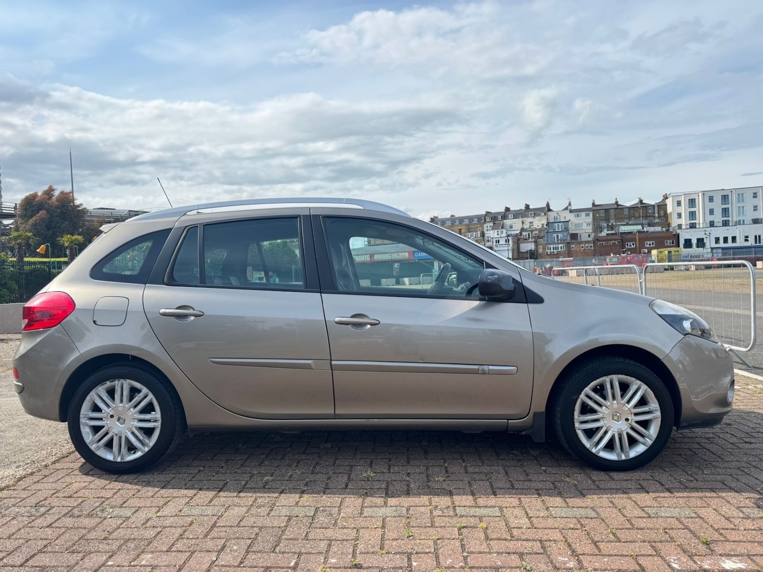 Used Renault Clio 2012 for sale - 76603726: Photo 2