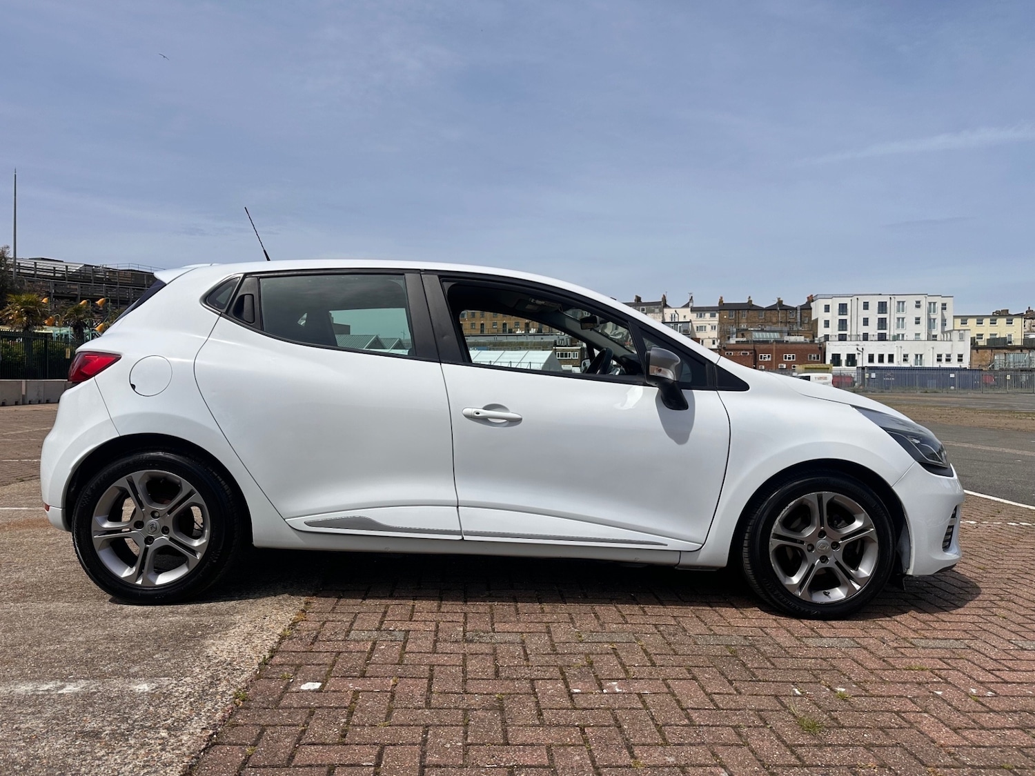 Used Renault Clio 2015 for sale - 78092886: Photo 3