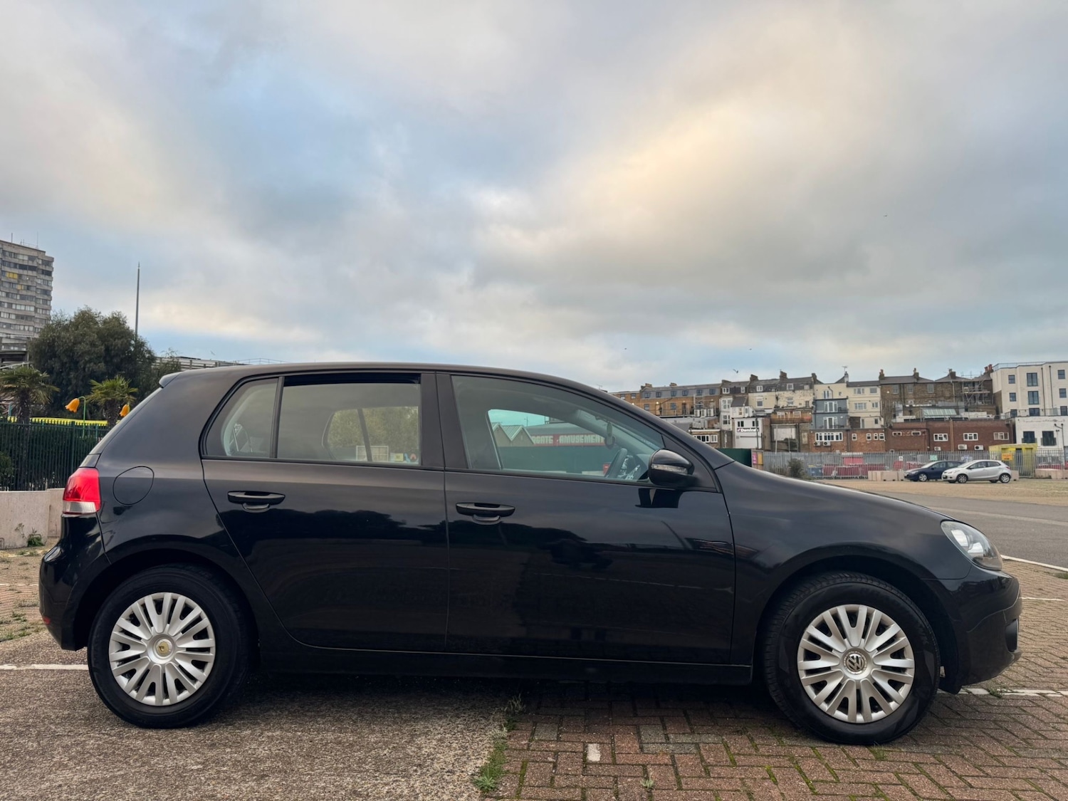 Used Volkswagen Golf 2010 for sale - 76309693: Photo 4