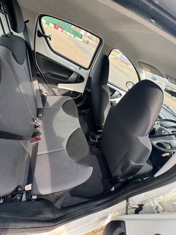 Used Toyota AYGO 2014 for sale - 76142868: Photo 6