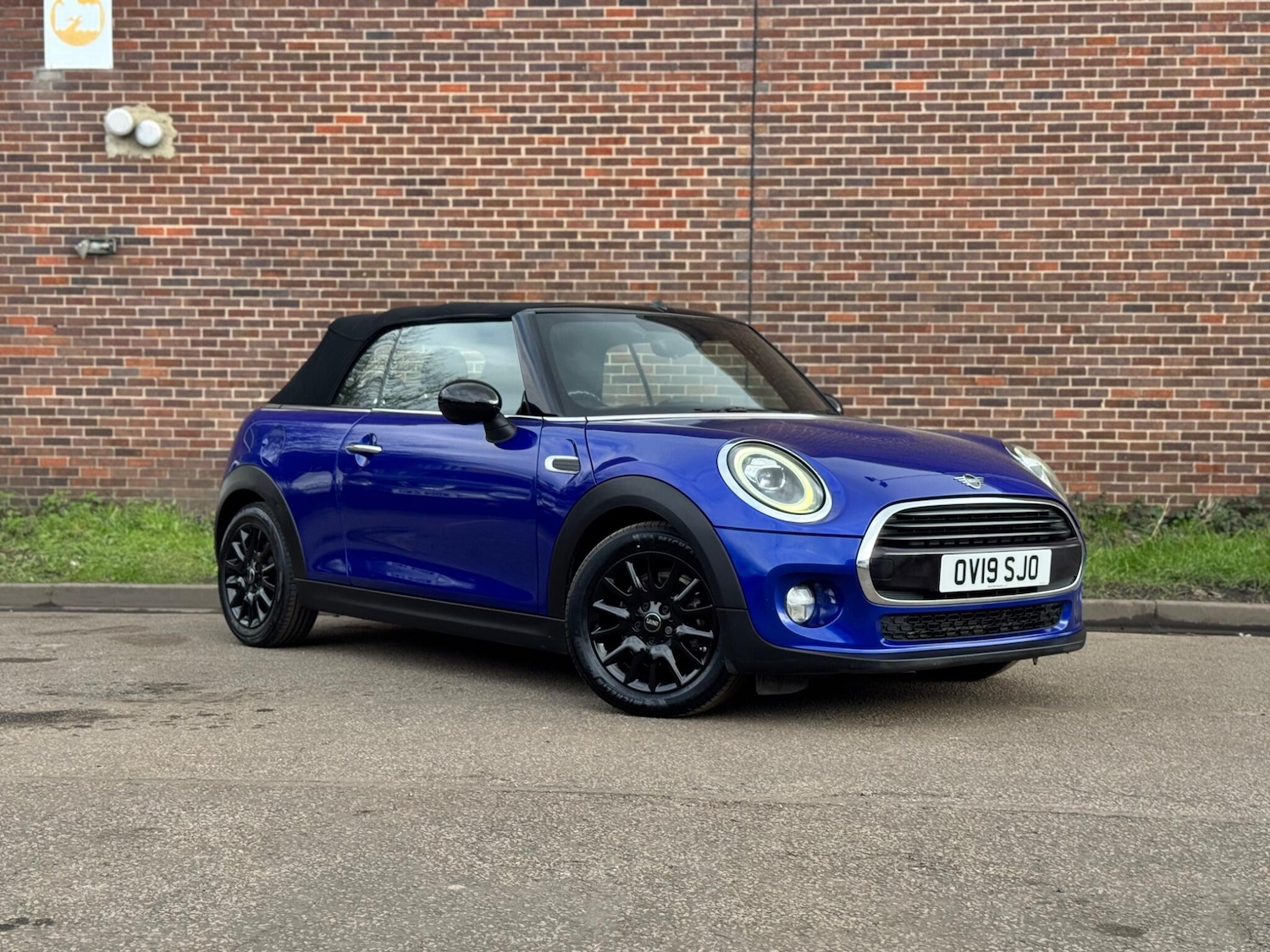 Used MINI Convertible 2019 for sale - 77957290: Photo 1