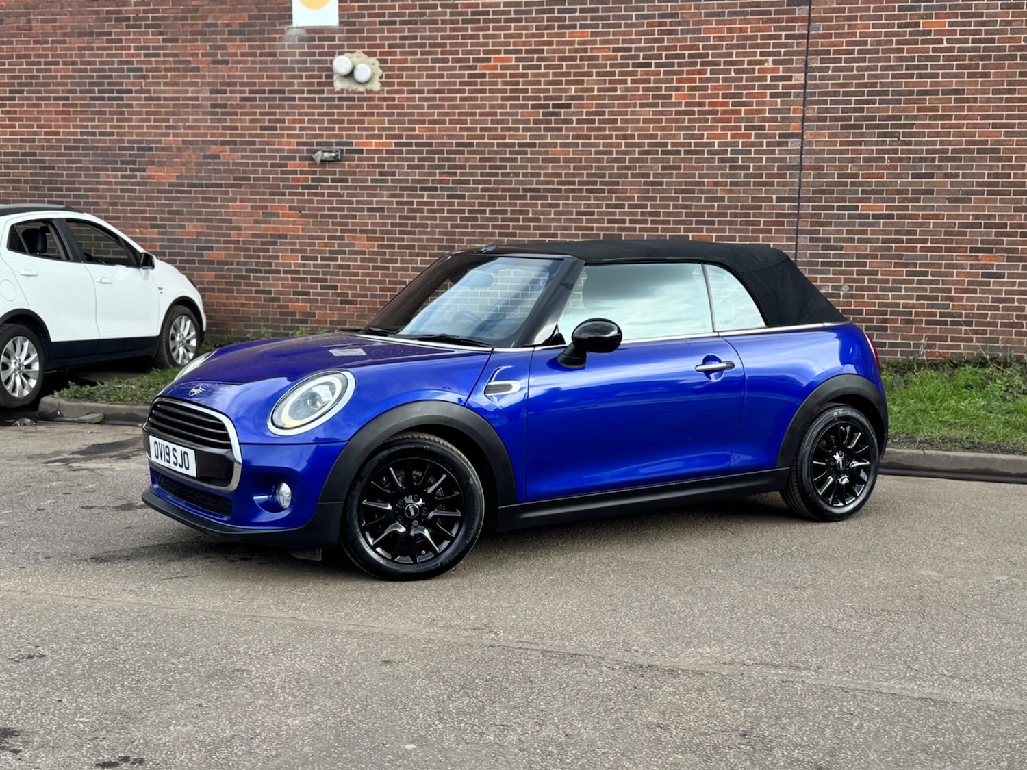 Used MINI Convertible 2019 for sale - 77957290: Photo 13